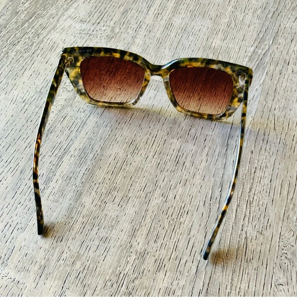 Diff Eyewear Leopard Print Sunglasses w/ Gucci Case
